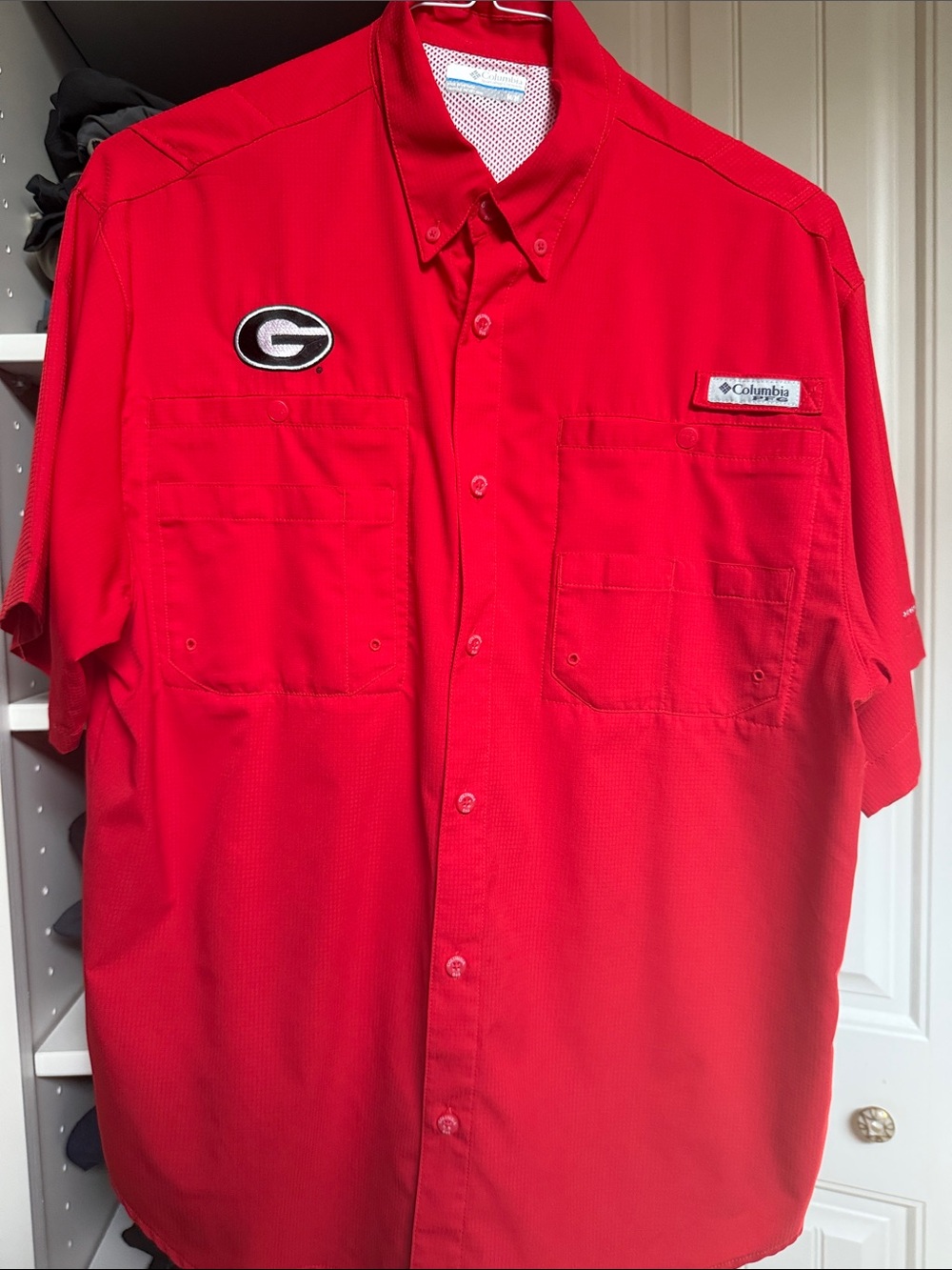 Columbia UGA Men’s Short-Sleeve Red Performance Button-Up Shirt